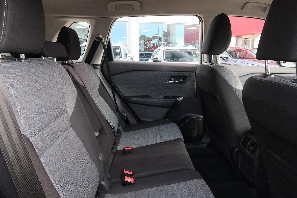 2025 Nissan X-TRAIL ST T33