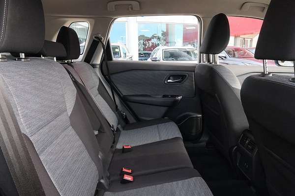 2025 Nissan X-TRAIL ST T33
