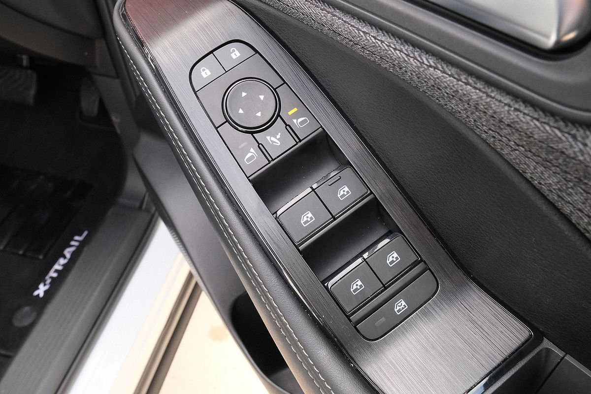 2025 Nissan X-TRAIL ST T33