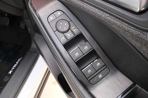 2025 Nissan X-TRAIL ST T33
