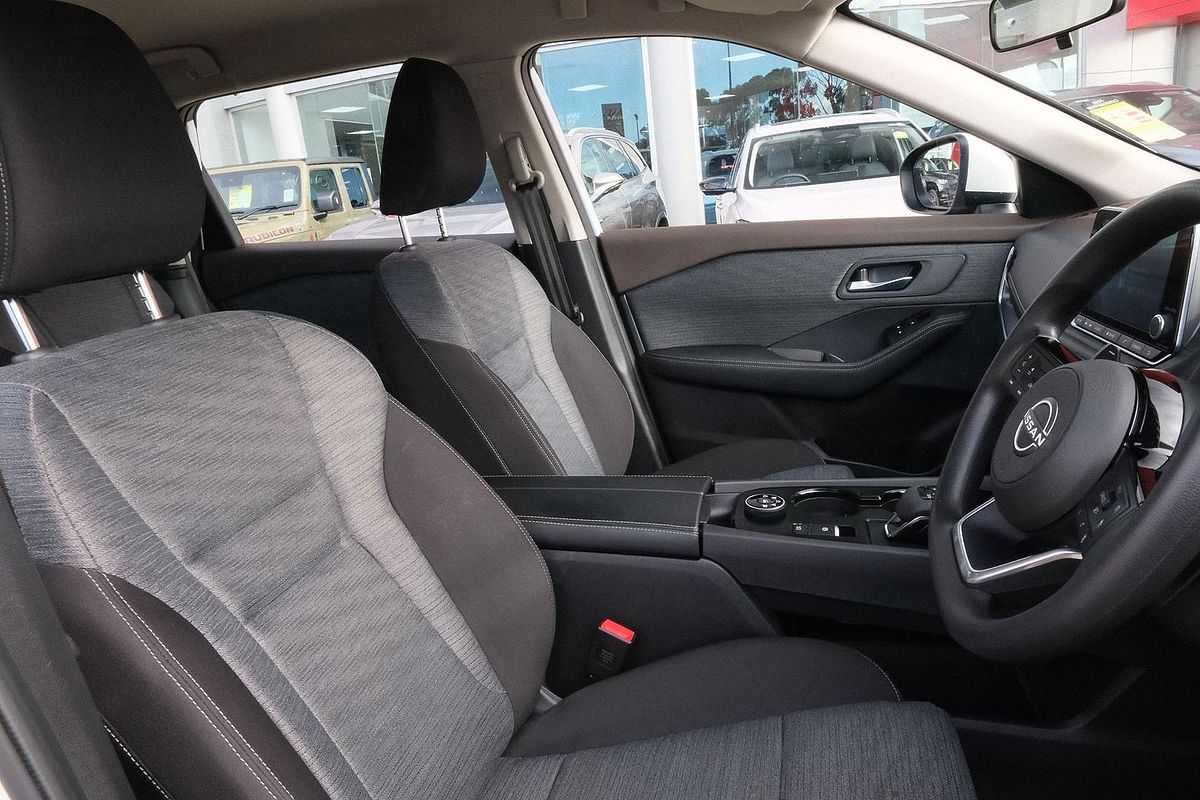 2025 Nissan X-TRAIL ST T33