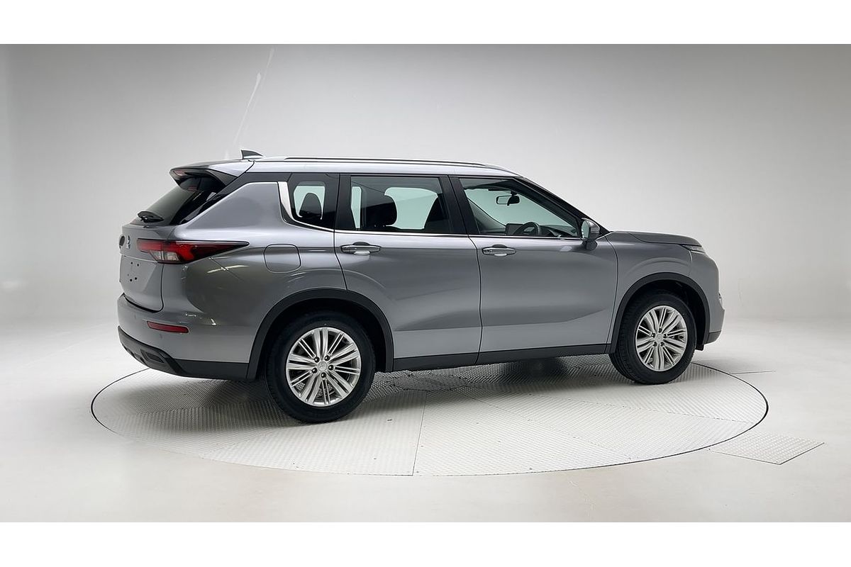 2023 Mitsubishi Outlander ES ZM