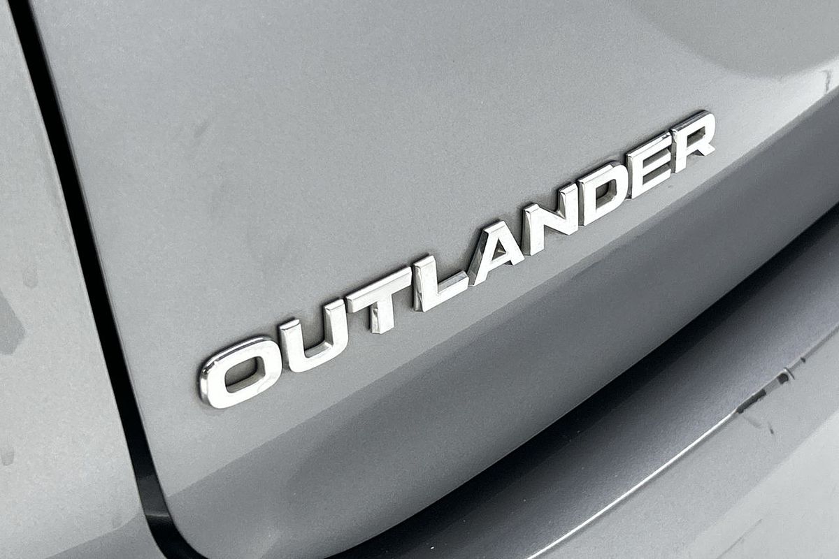 2023 Mitsubishi Outlander ES ZM