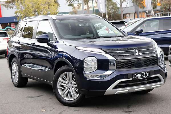 2024 Mitsubishi Outlander LS ZM