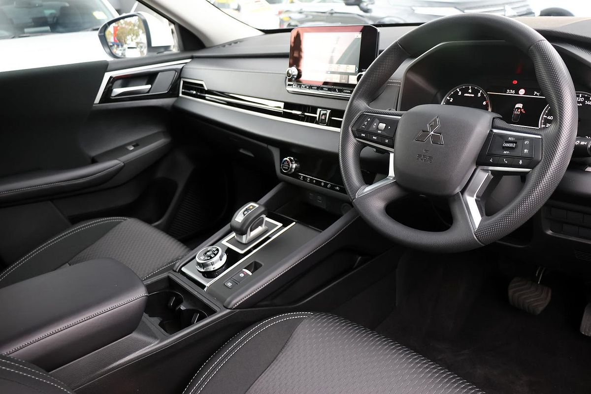 2024 Mitsubishi Outlander ES ZM