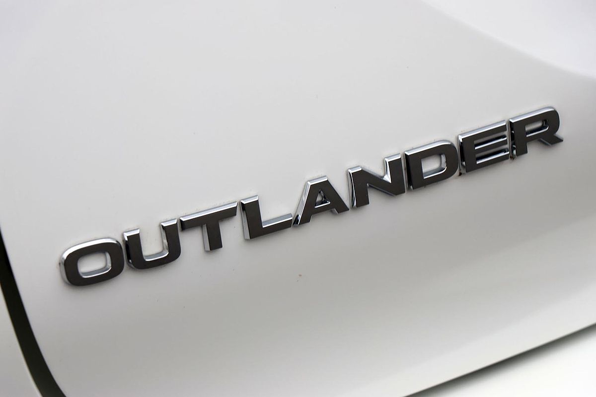 2024 Mitsubishi Outlander ES ZM
