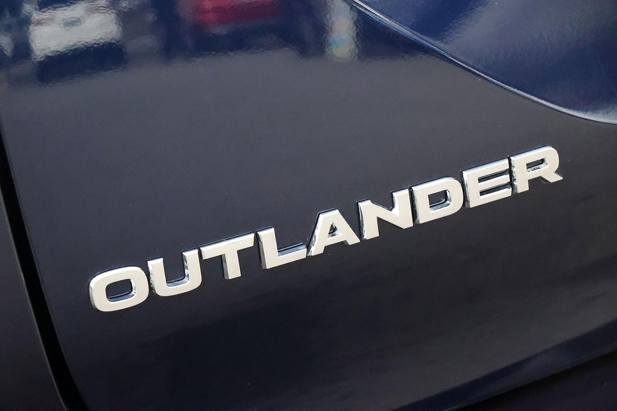 2024 Mitsubishi Outlander LS ZM