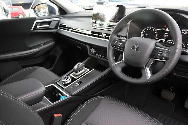 2024 Mitsubishi Outlander LS ZM