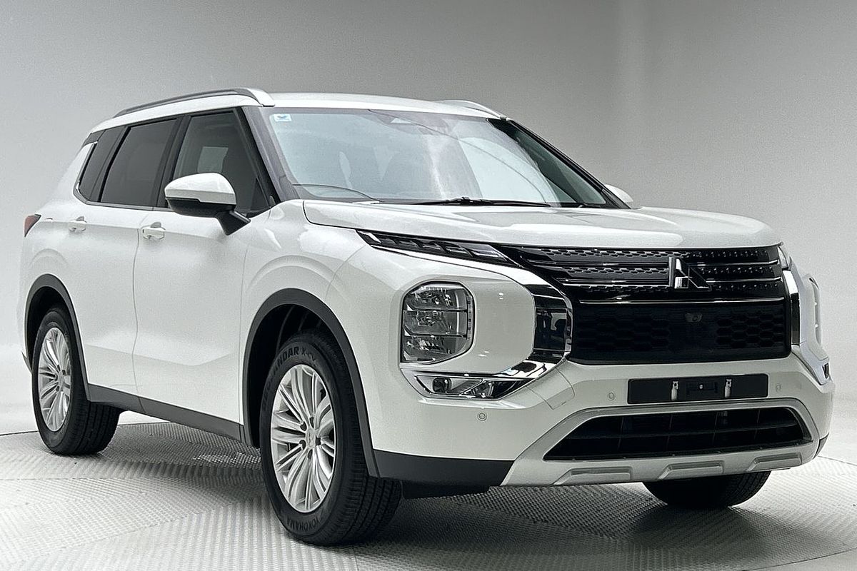 2024 Mitsubishi Outlander LS ZM