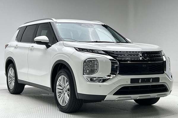 2024 Mitsubishi Outlander LS ZM