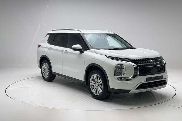 2024 Mitsubishi Outlander LS ZM