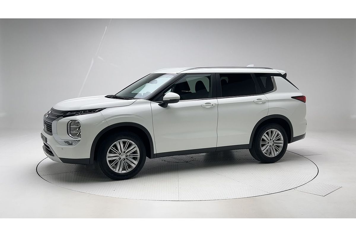 2024 Mitsubishi Outlander LS ZM