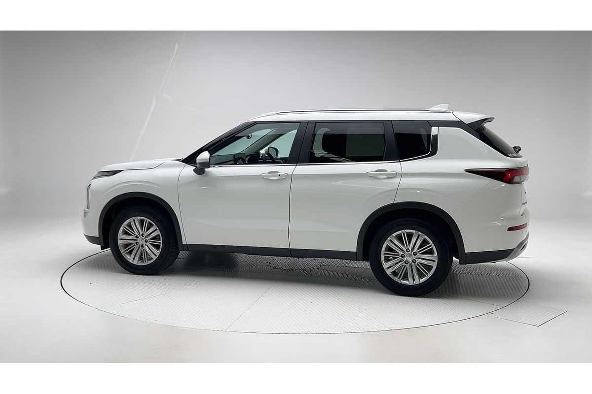 2024 Mitsubishi Outlander LS ZM