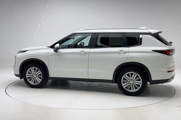 2024 Mitsubishi Outlander LS ZM