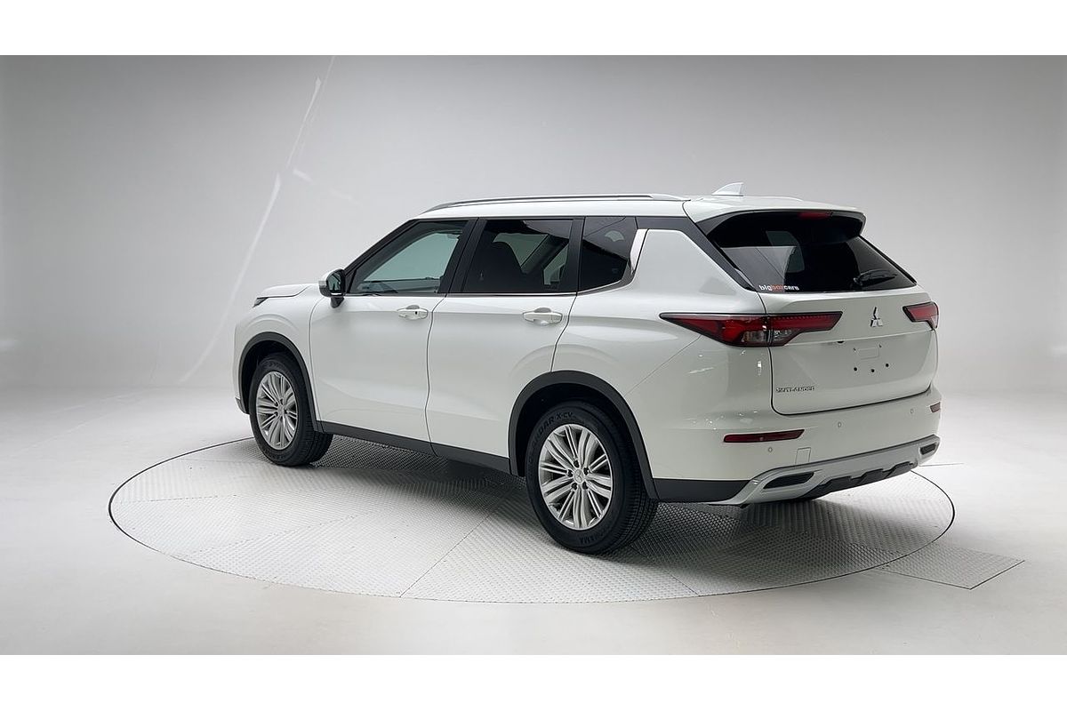 2024 Mitsubishi Outlander LS ZM