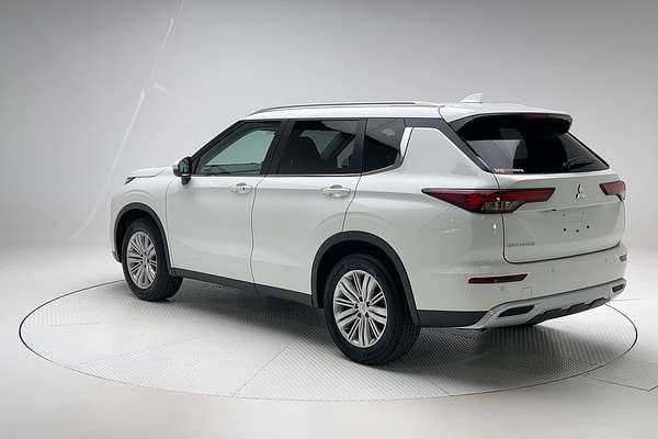 2024 Mitsubishi Outlander LS ZM