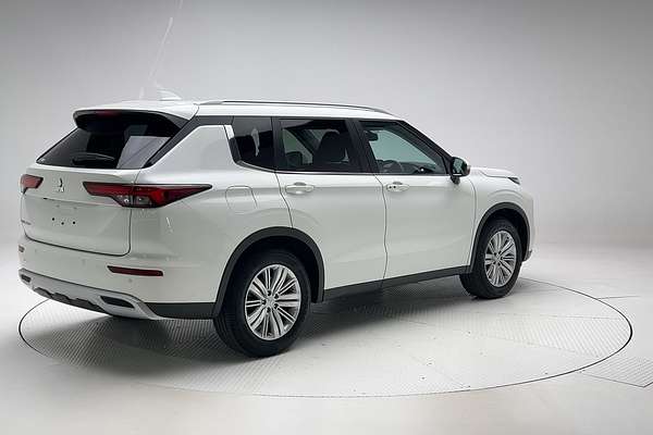 2024 Mitsubishi Outlander LS ZM