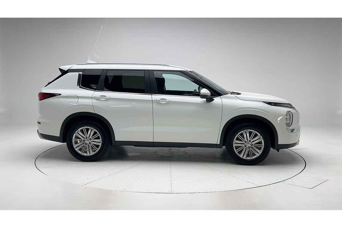 2024 Mitsubishi Outlander LS ZM