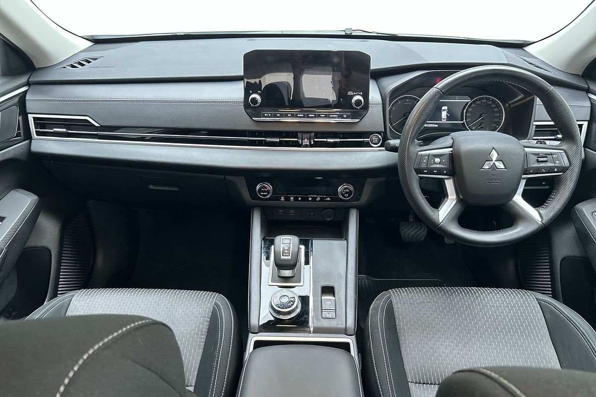 2024 Mitsubishi Outlander LS ZM