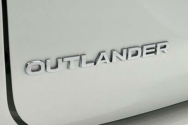 2024 Mitsubishi Outlander LS ZM