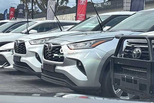 2024 Toyota Camry SL AXVH70R