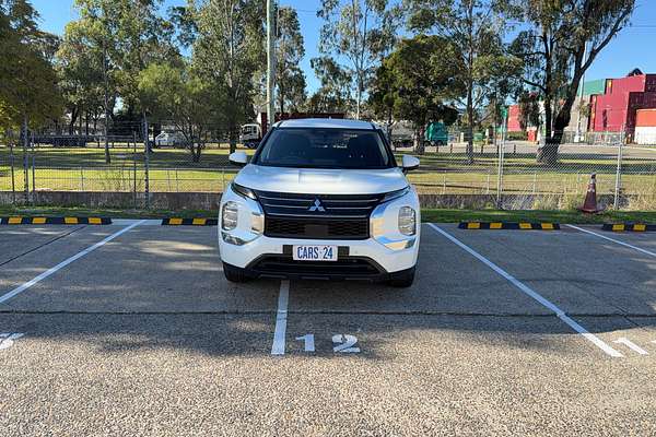 2023 Mitsubishi Outlander ES ZM
