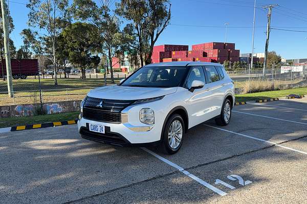 2023 Mitsubishi Outlander ES ZM