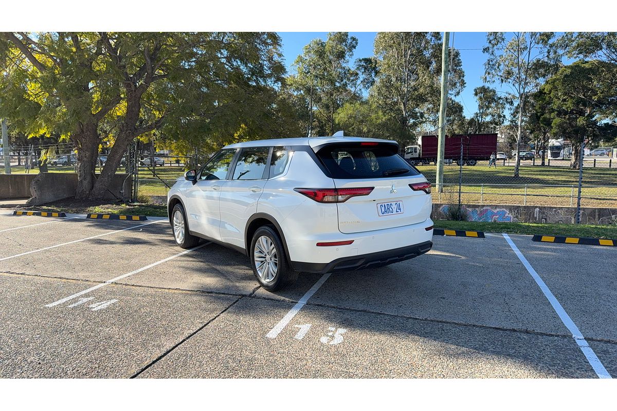 2023 Mitsubishi Outlander ES ZM