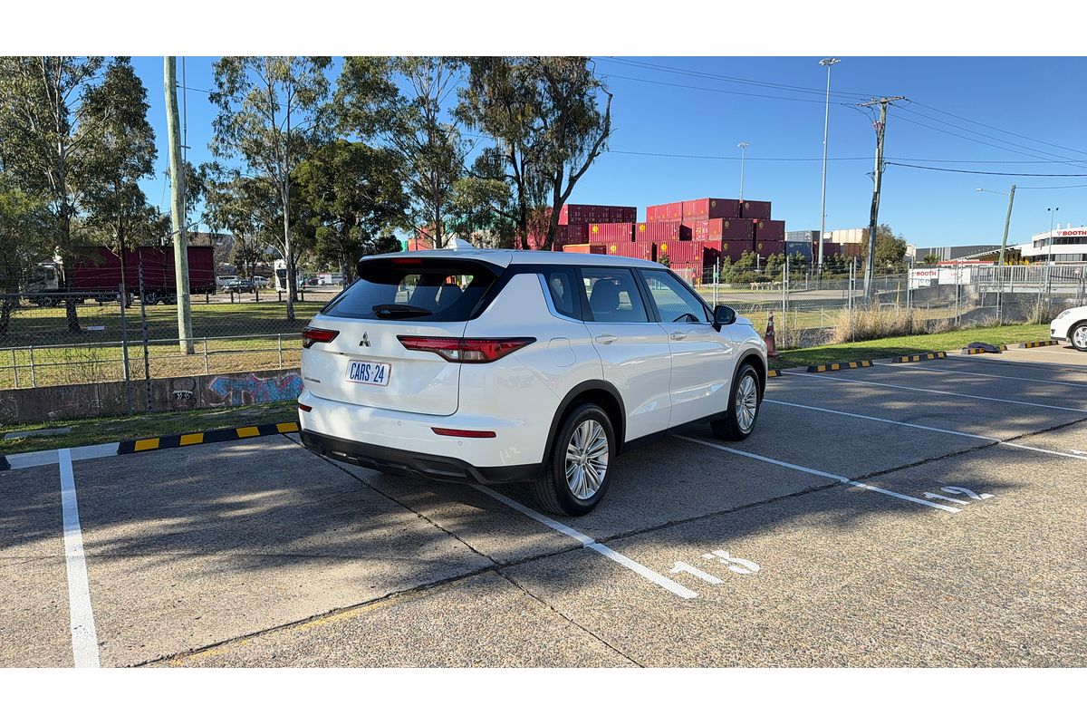 2023 Mitsubishi Outlander ES ZM