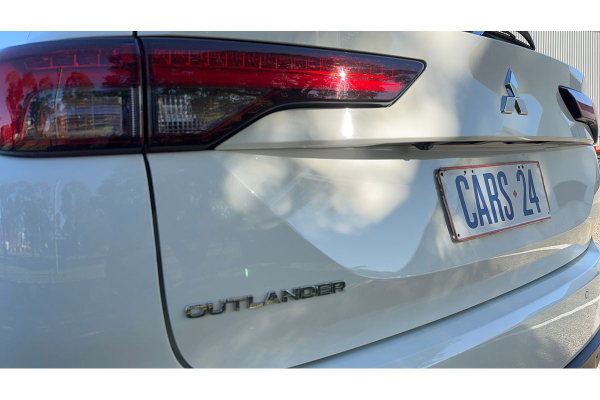 2023 Mitsubishi Outlander ES ZM
