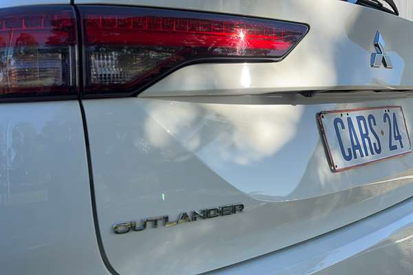 2023 Mitsubishi Outlander ES ZM