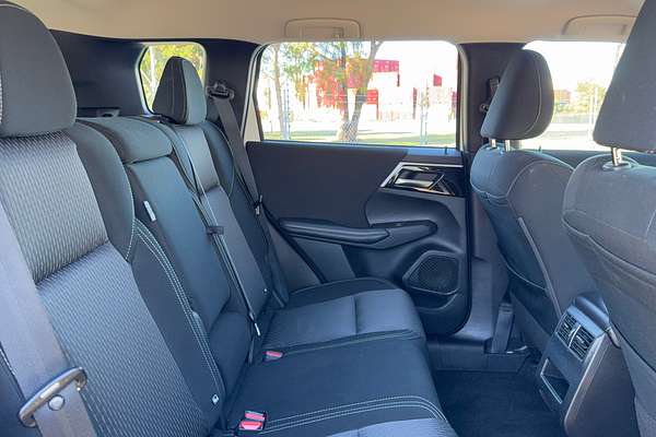 2023 Mitsubishi Outlander ES ZM