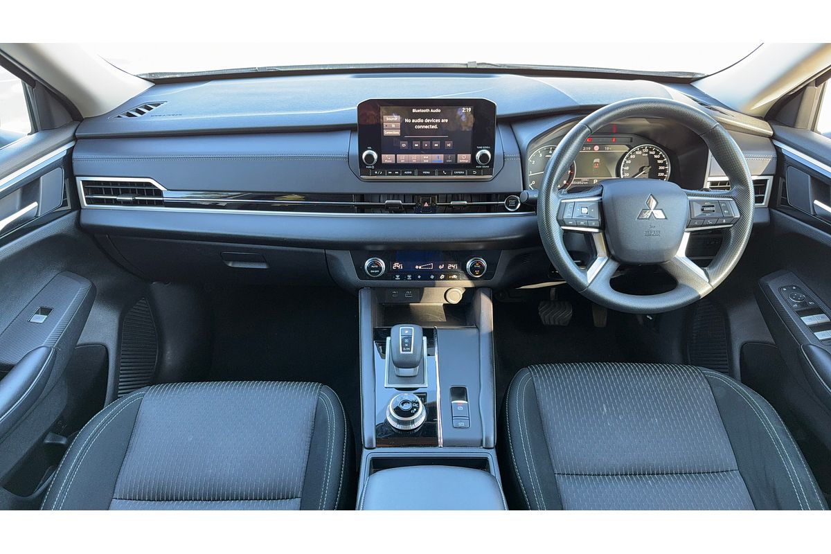 2023 Mitsubishi Outlander ES ZM