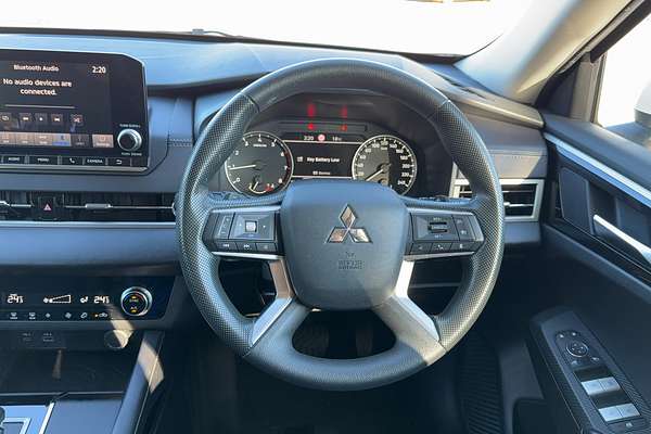2023 Mitsubishi Outlander ES ZM