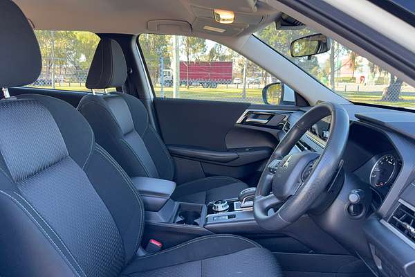 2023 Mitsubishi Outlander ES ZM