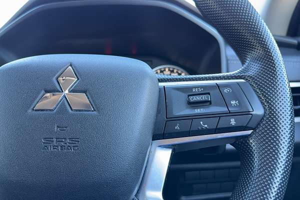 2023 Mitsubishi Outlander ES ZM