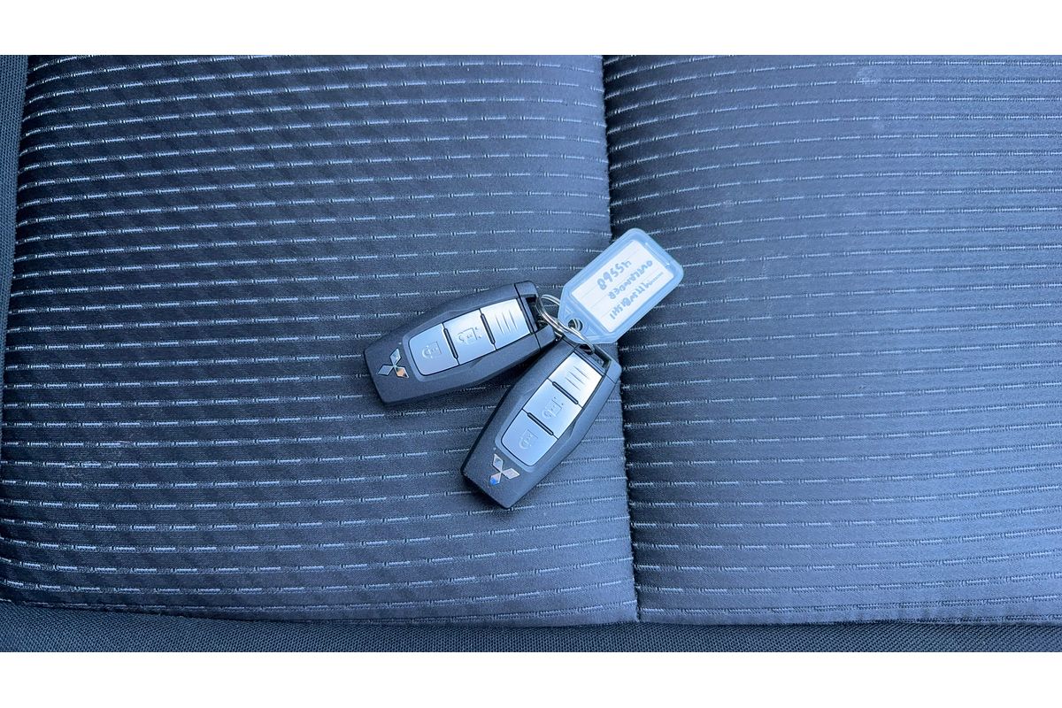 2023 Mitsubishi Outlander ES ZM