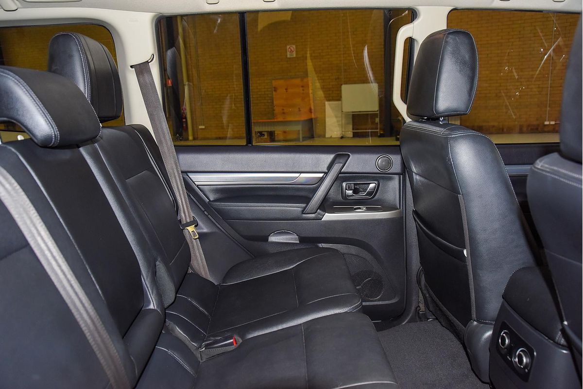 2018 Mitsubishi Pajero Exceed NX