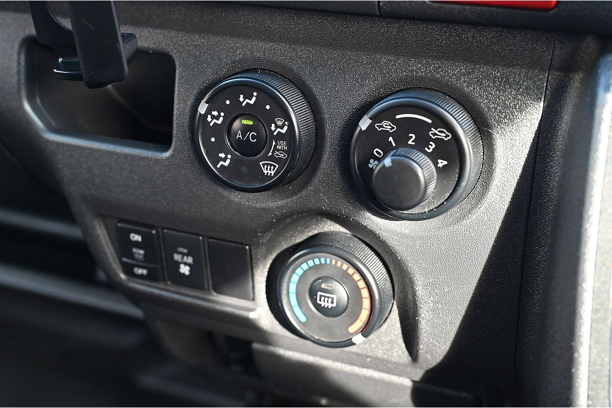 2017 Toyota Hiace Commuter KDH223R
