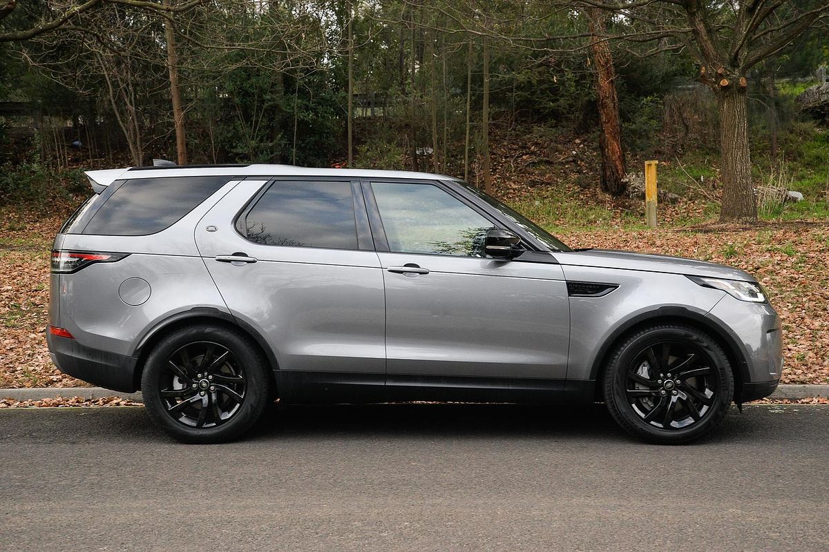 2020 Land Rover Discovery SD6 SE Series 5
