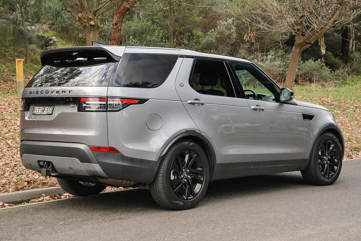 2020 Land Rover Discovery SD6 SE Series 5