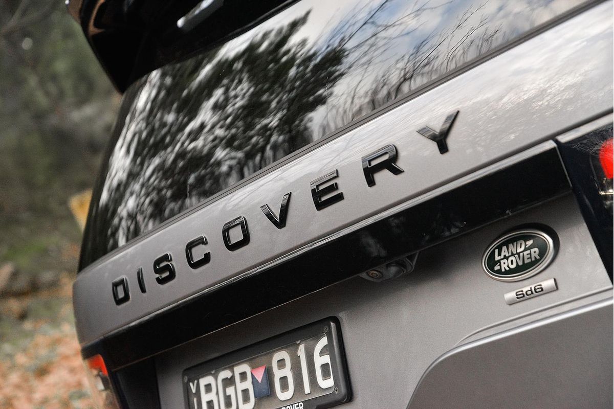 2020 Land Rover Discovery SD6 SE Series 5