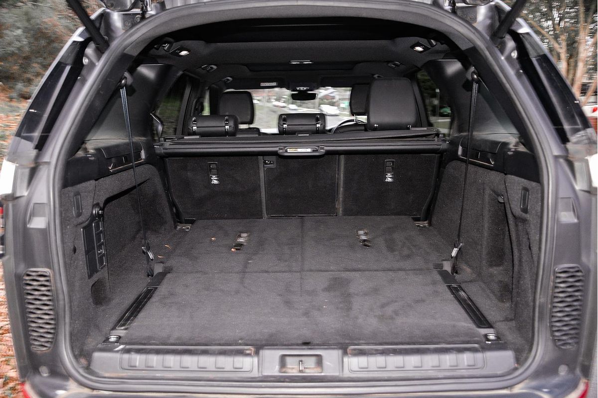 2020 Land Rover Discovery SD6 SE Series 5