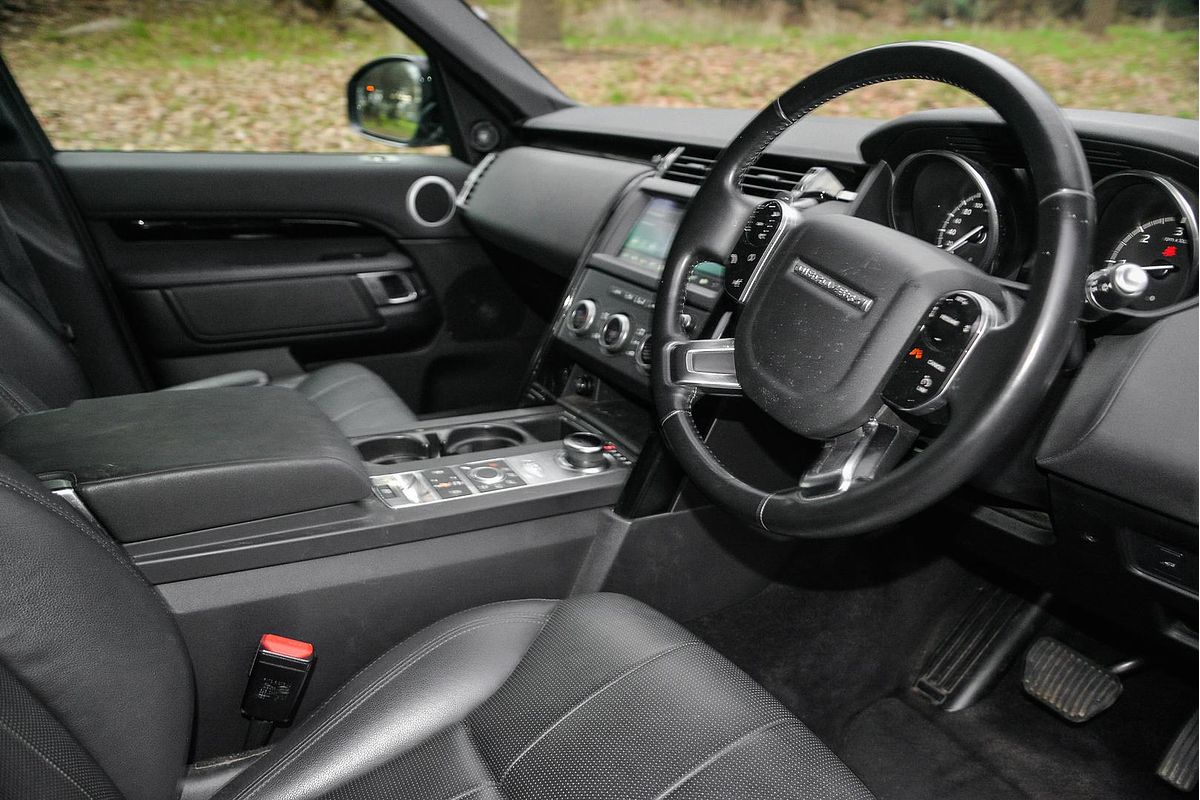 2020 Land Rover Discovery SD6 SE Series 5