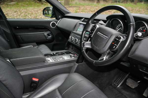 2020 Land Rover Discovery SD6 SE Series 5