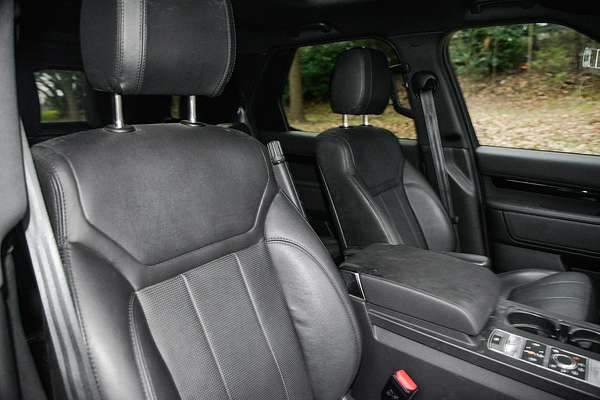 2020 Land Rover Discovery SD6 SE Series 5