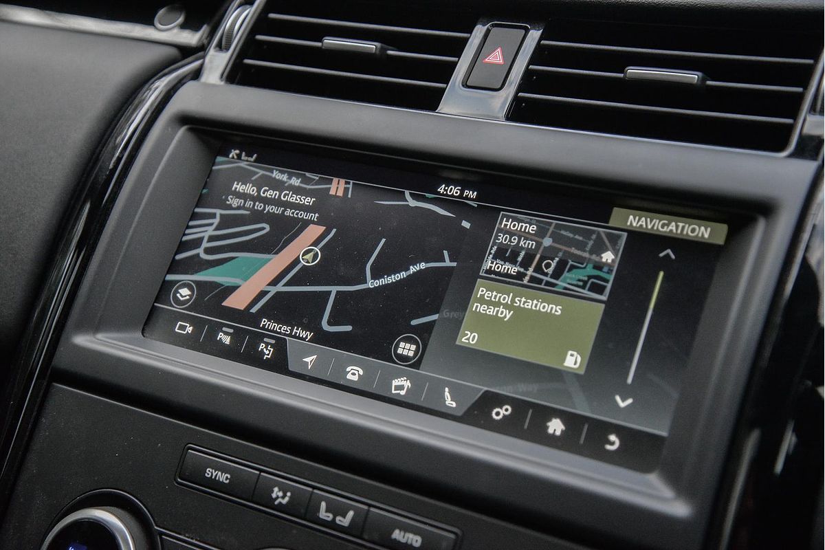 2020 Land Rover Discovery SD6 SE Series 5