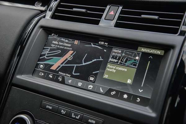 2020 Land Rover Discovery SD6 SE Series 5