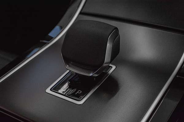 2025 Land Rover Range Rover Evoque P250 Dynamic SE L551
