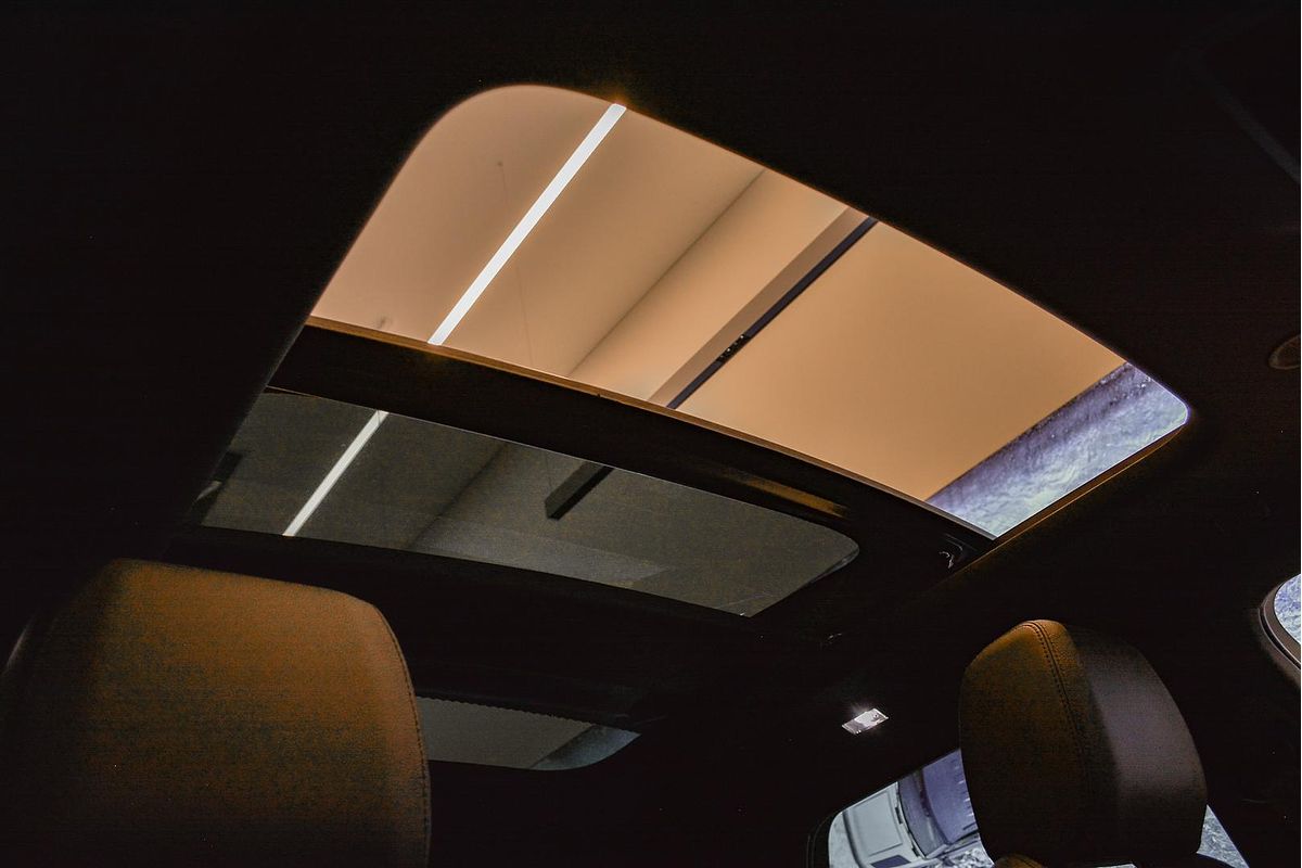 2025 Land Rover Range Rover Evoque P250 Dynamic SE L551